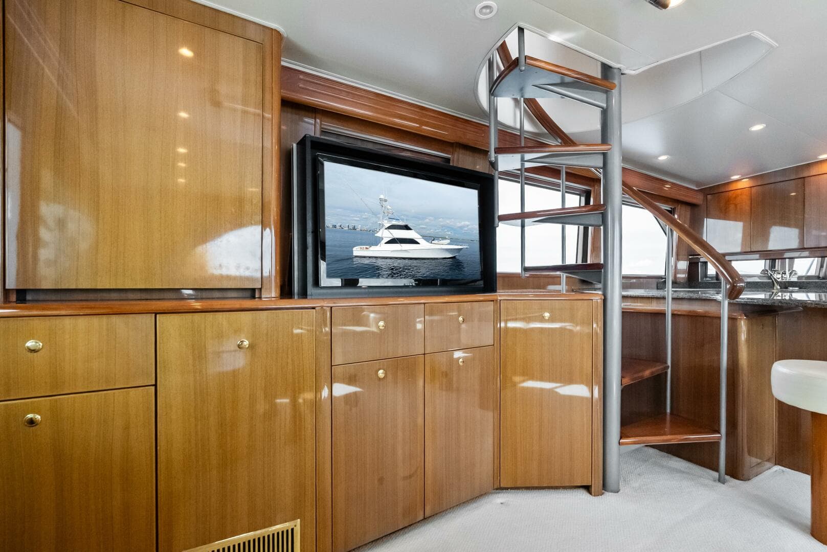 2006 Viking 68 Enclosed Bridge — photo 22