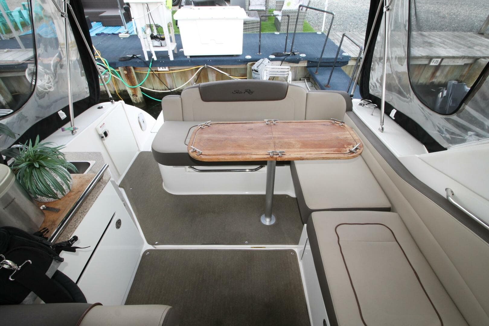 2015 Sea Ray 310 Sundancer — photo 5