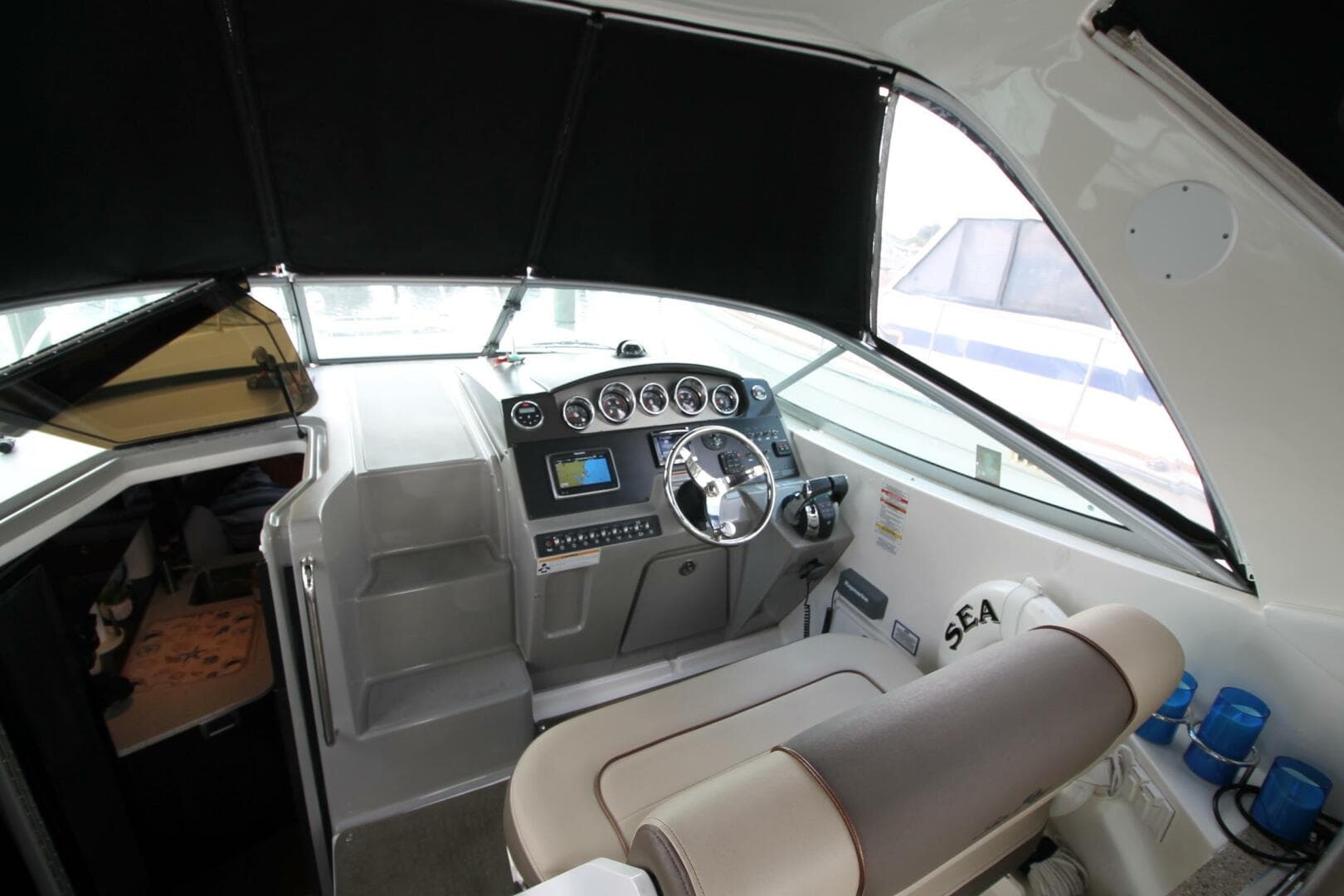 2015 Sea Ray 310 Sundancer — photo 7