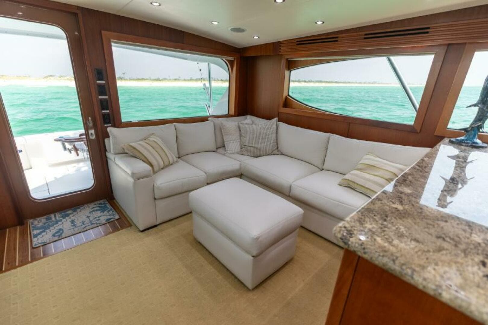 2008 Hatteras 60 Convertible — photo 7