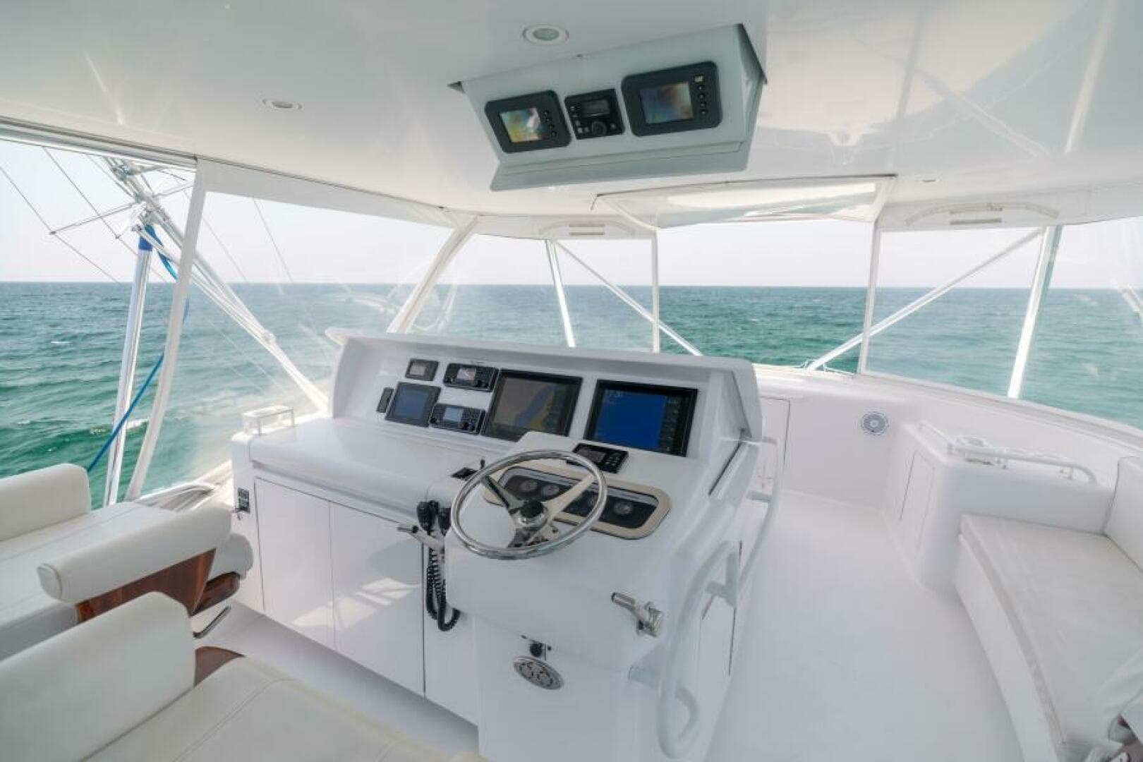 2008 Hatteras 60 Convertible — photo 20