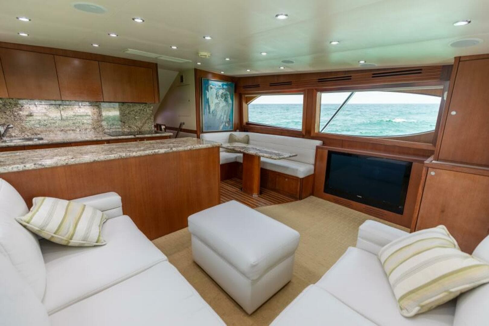 2008 Hatteras 60 Convertible — photo 6