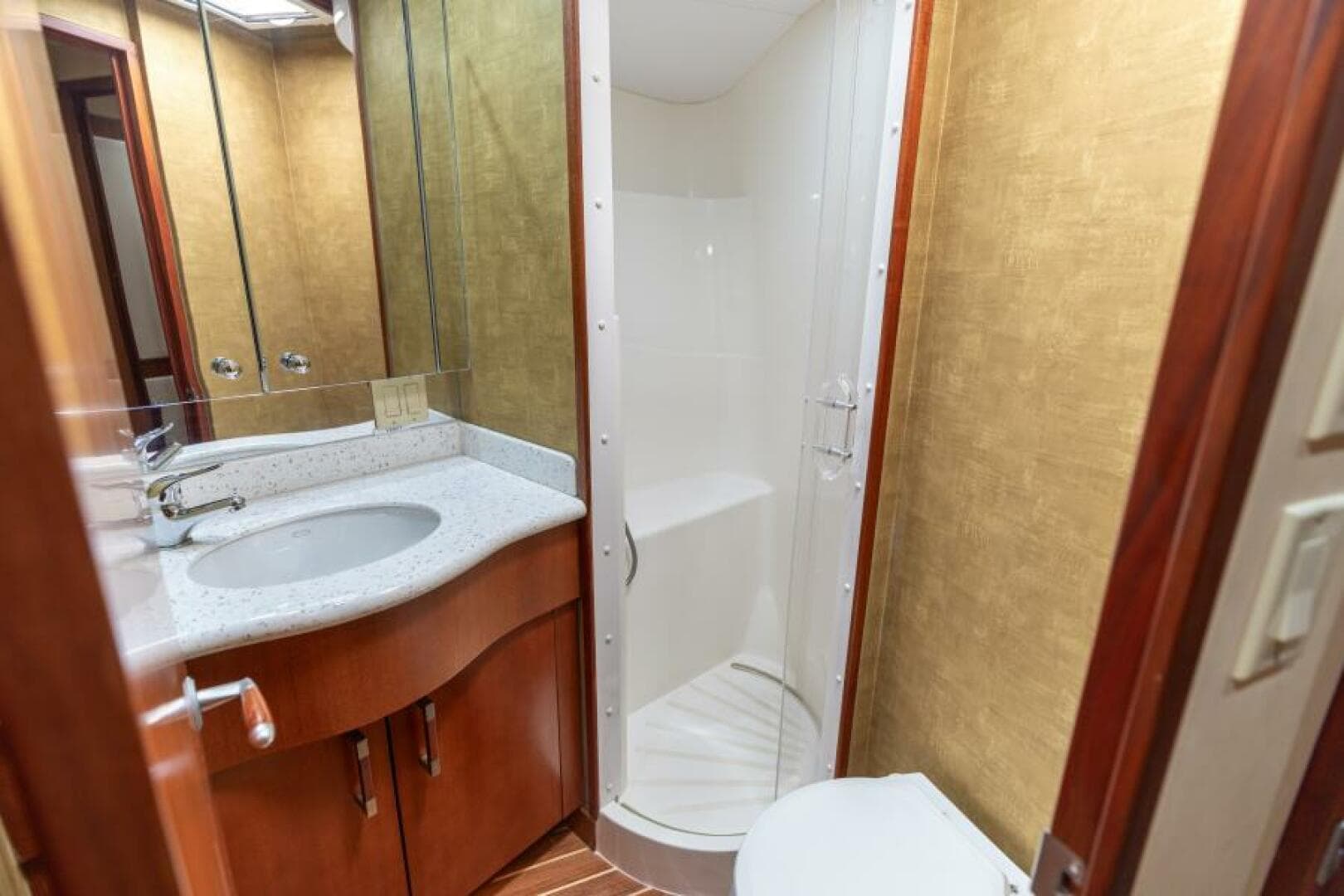 2008 Hatteras 60 Convertible — photo 16