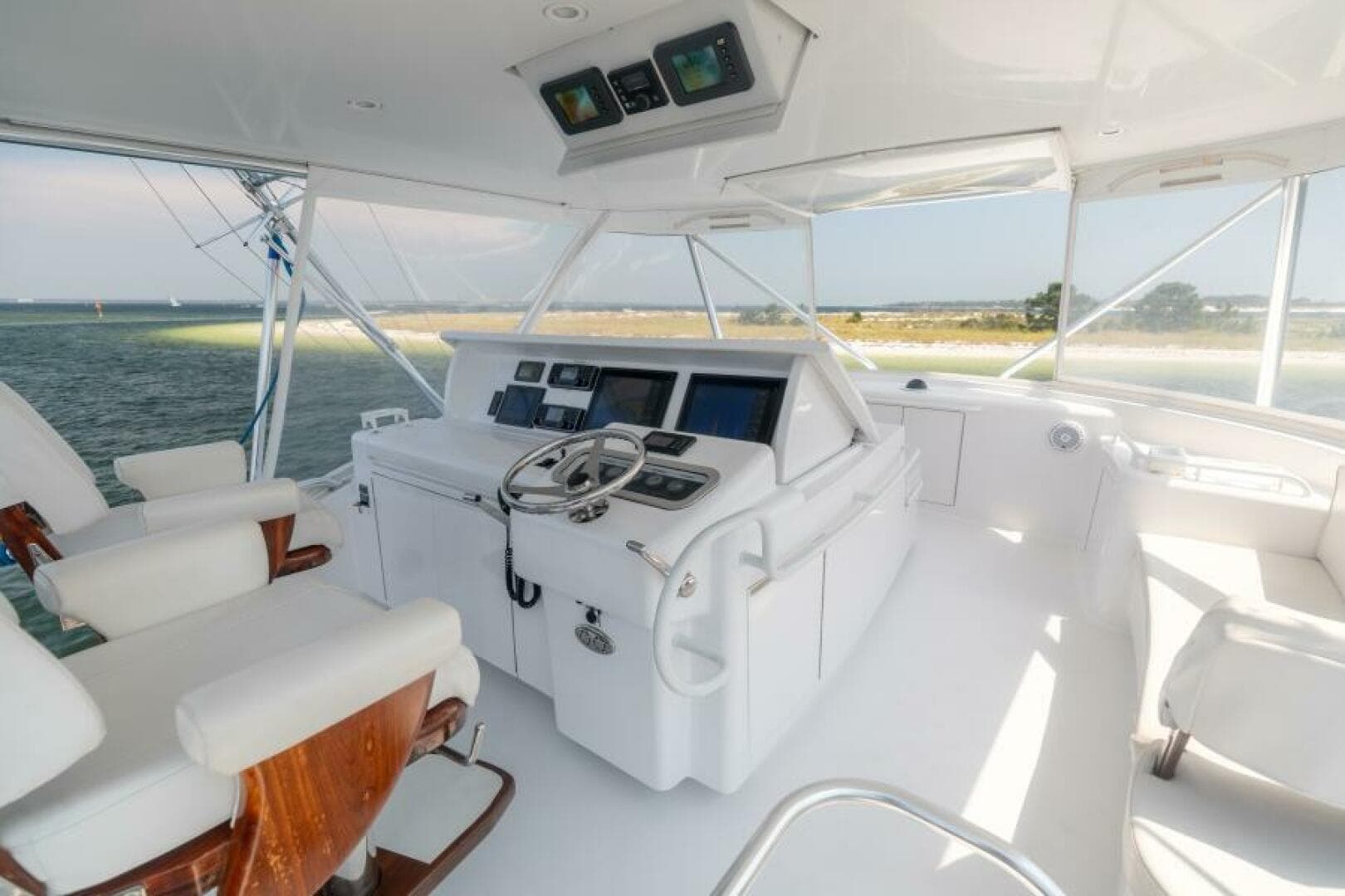 2008 Hatteras 60 Convertible — photo 25