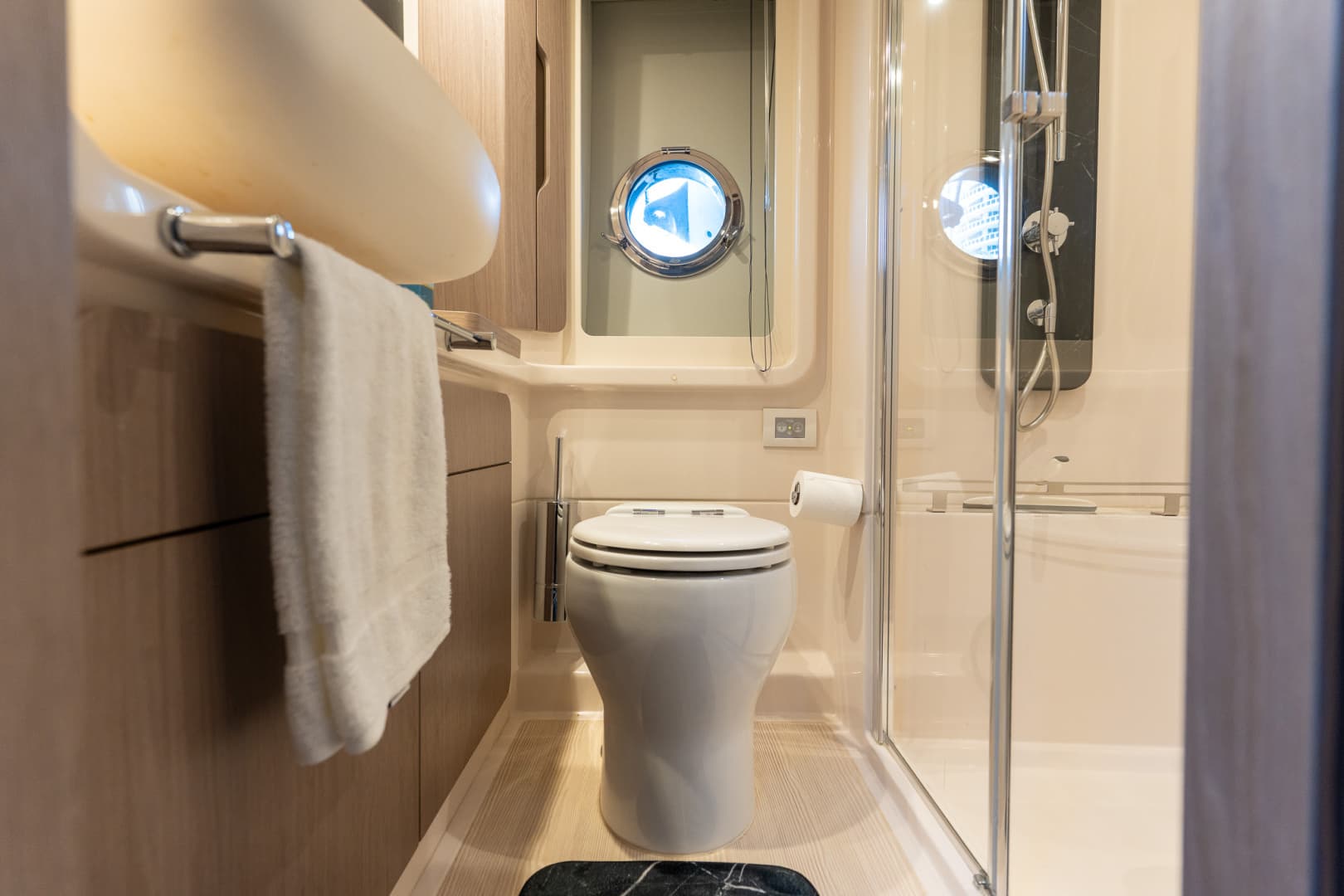 2022 Azimut 50 Flybridge — photo 28