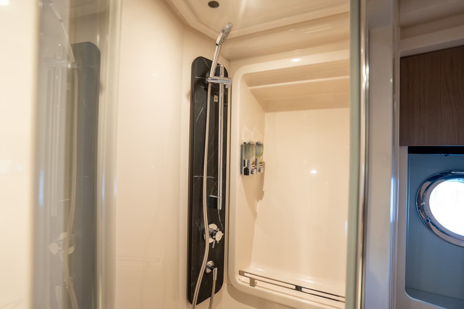 2022 Azimut 50 Flybridge — photo 36