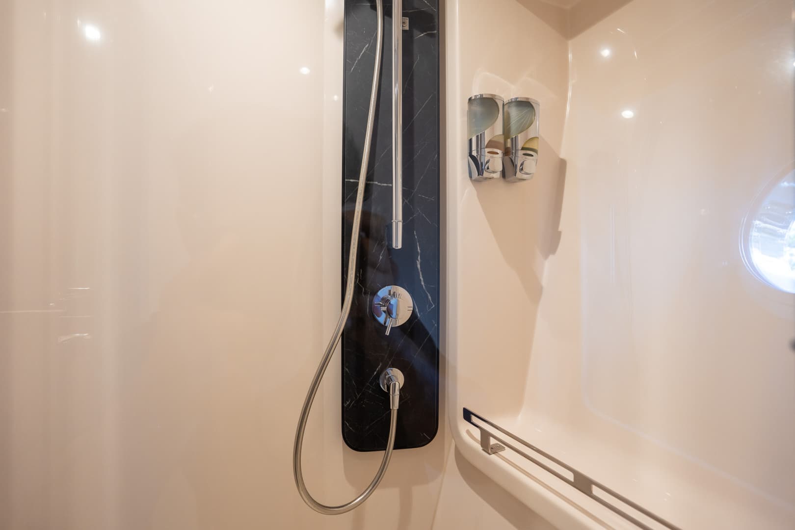 2022 Azimut 50 Flybridge — photo 38