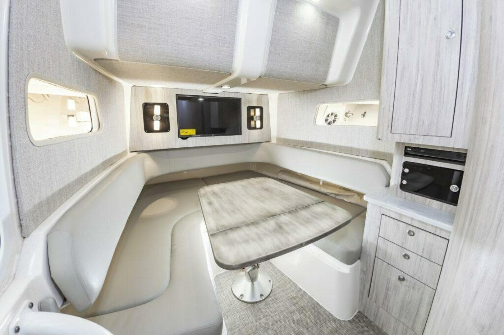 2022 Regulator 41 FS — photo 39