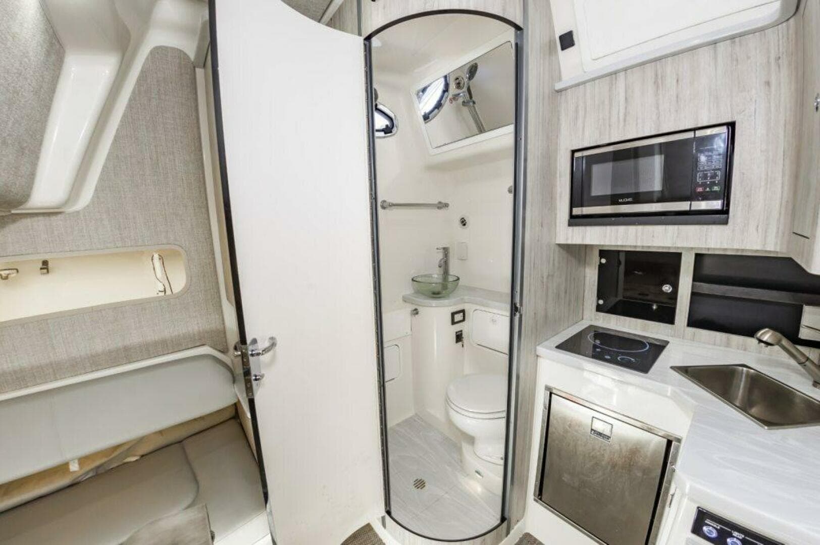 2022 Regulator 41 FS — photo 44