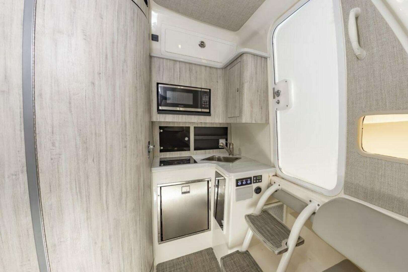 2022 Regulator 41 FS — photo 42