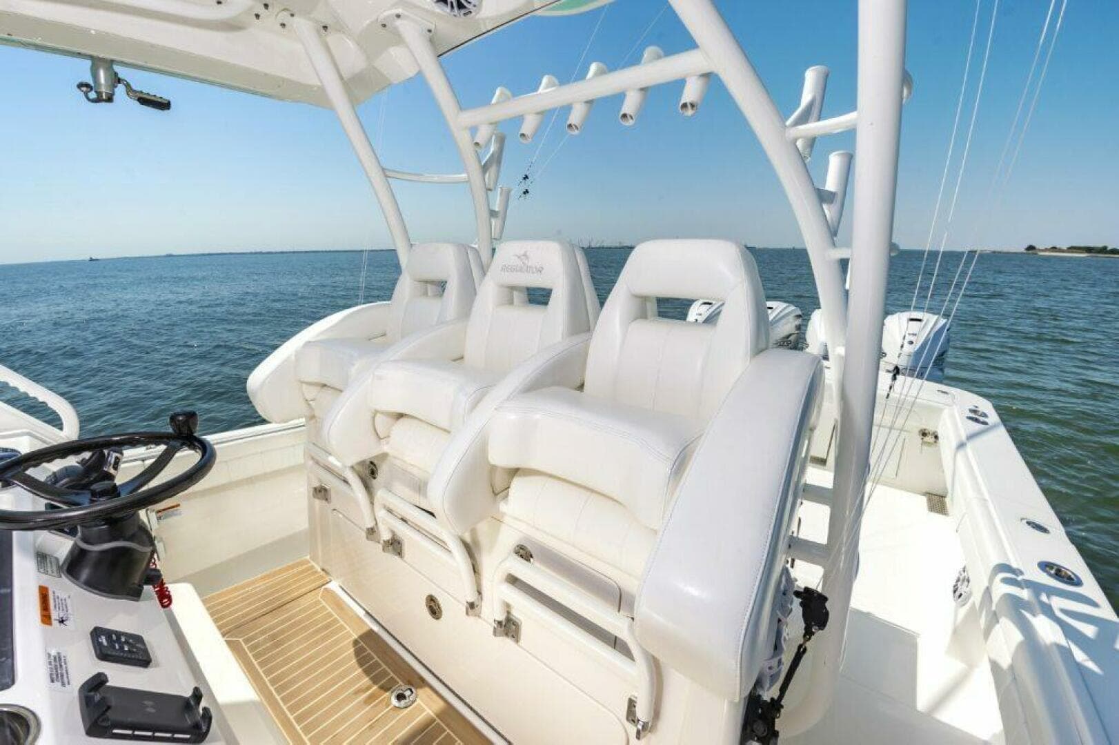 2022 Regulator 41 FS — photo 12