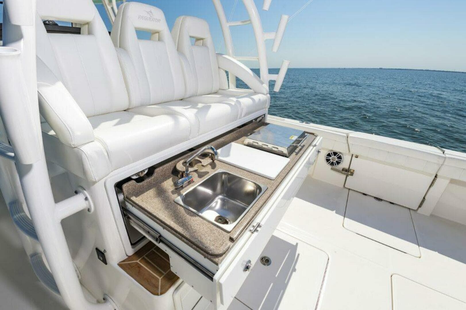 2022 Regulator 41 FS — photo 23