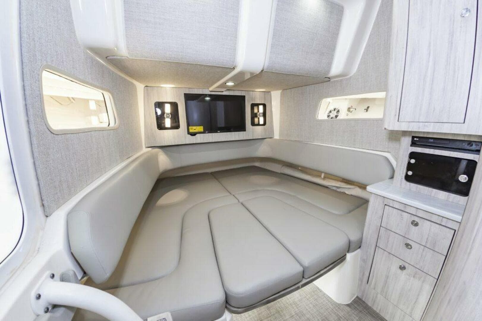 2022 Regulator 41 FS — photo 40