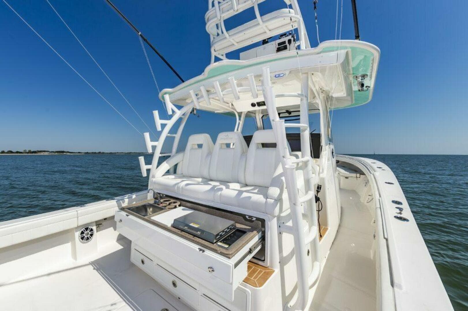 2022 Regulator 41 FS — photo 22