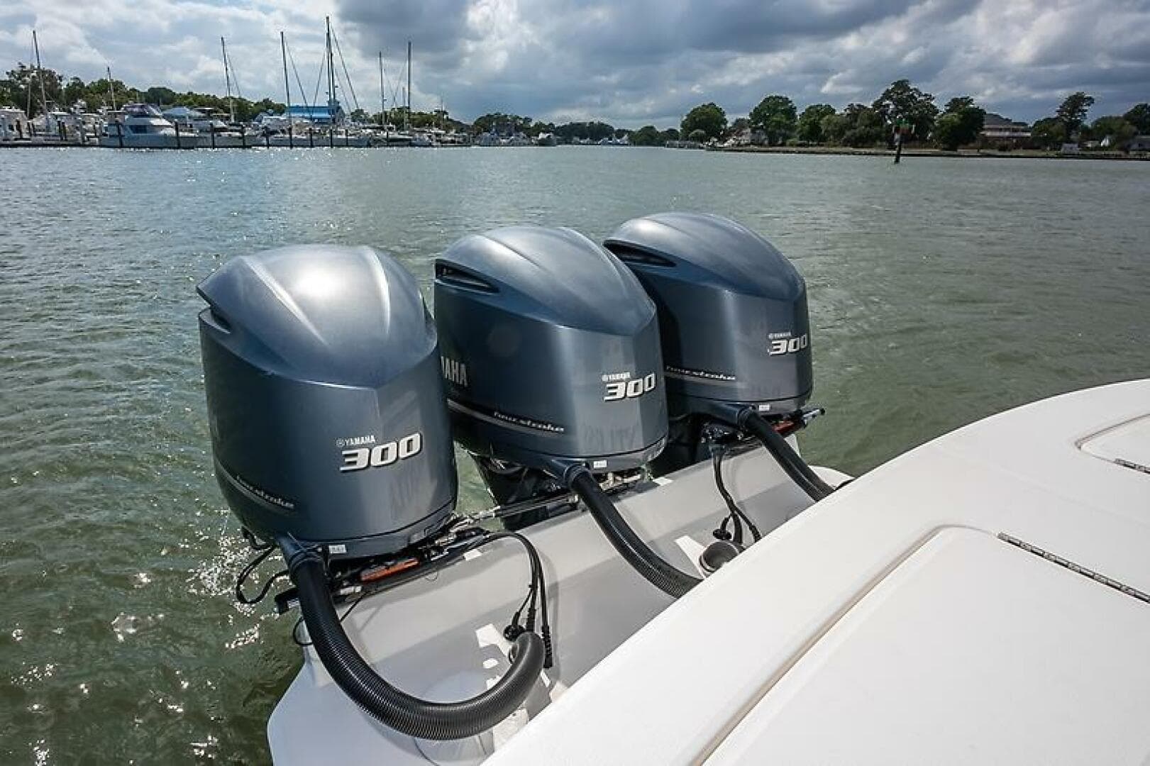 2018 Regulator 34 FS — photo 13