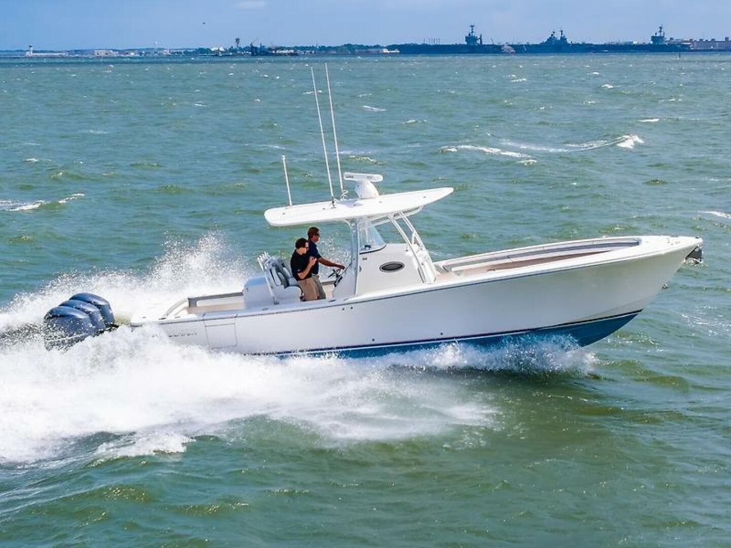 2018 Regulator 34 FS — photo 30