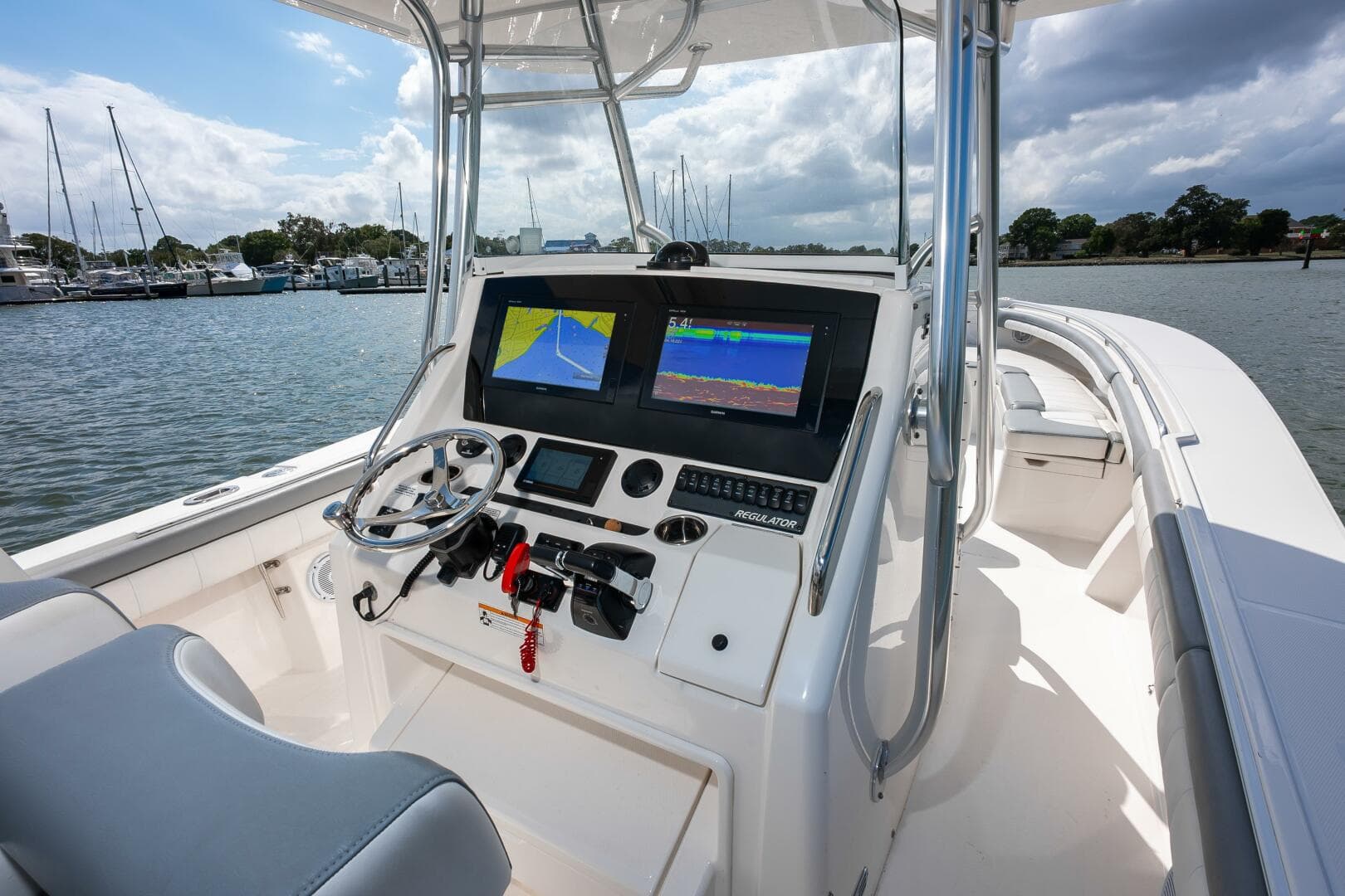 2018 Regulator 34 FS — photo 16