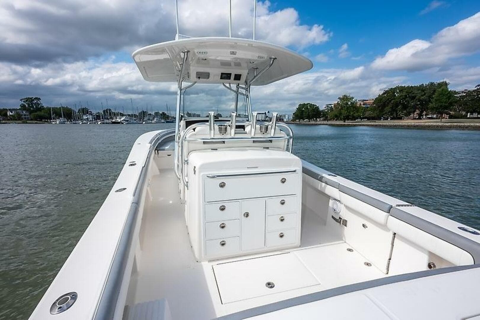 2018 Regulator 34 FS — photo 6