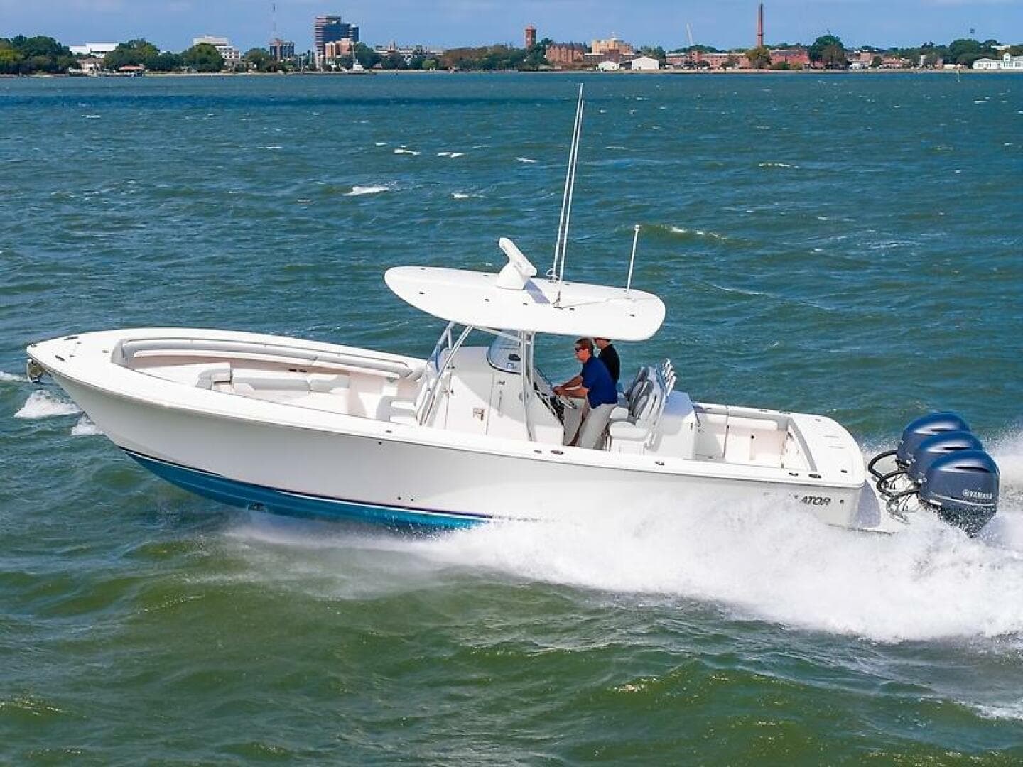 2018 Regulator 34 FS — photo 2