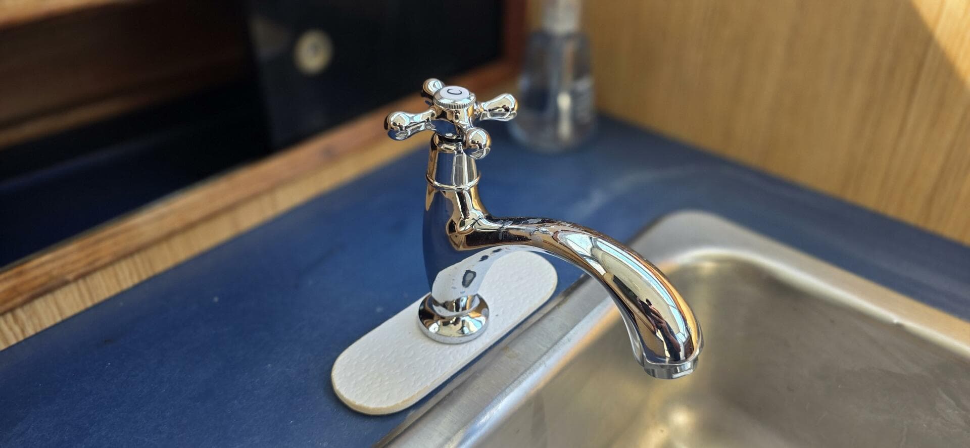 1983 Bertram 28 Flybridge — photo 21