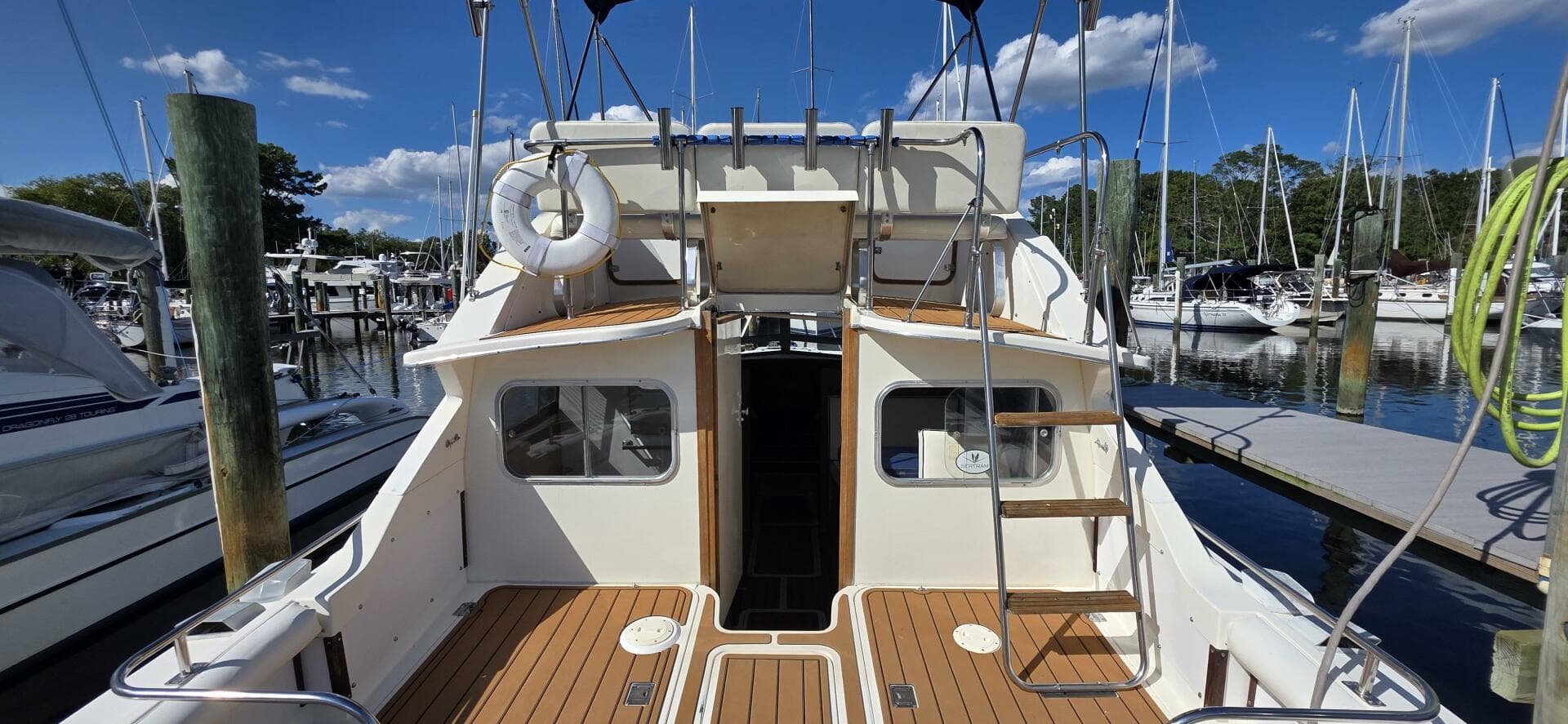 1983 Bertram 28 Flybridge — photo 6