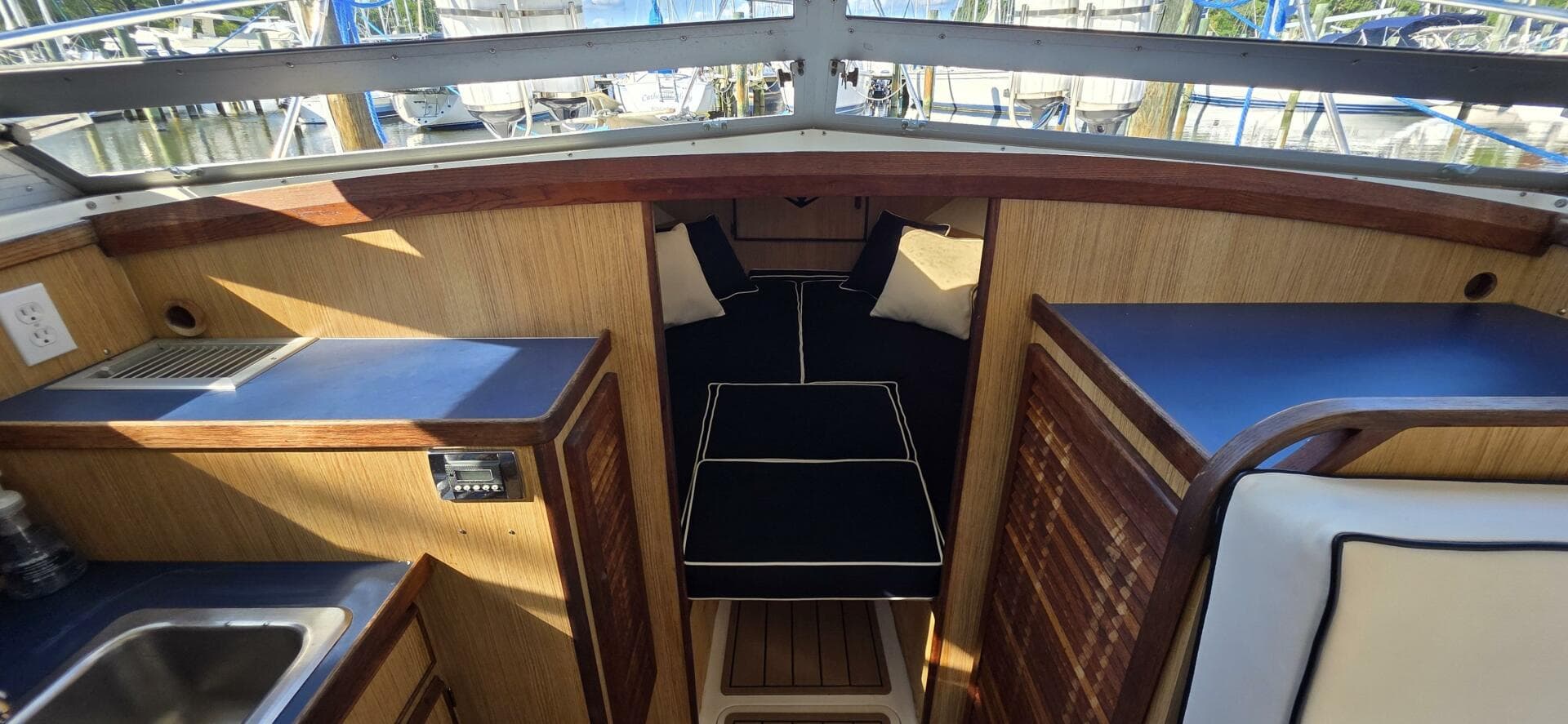 1983 Bertram 28 Flybridge — photo 24