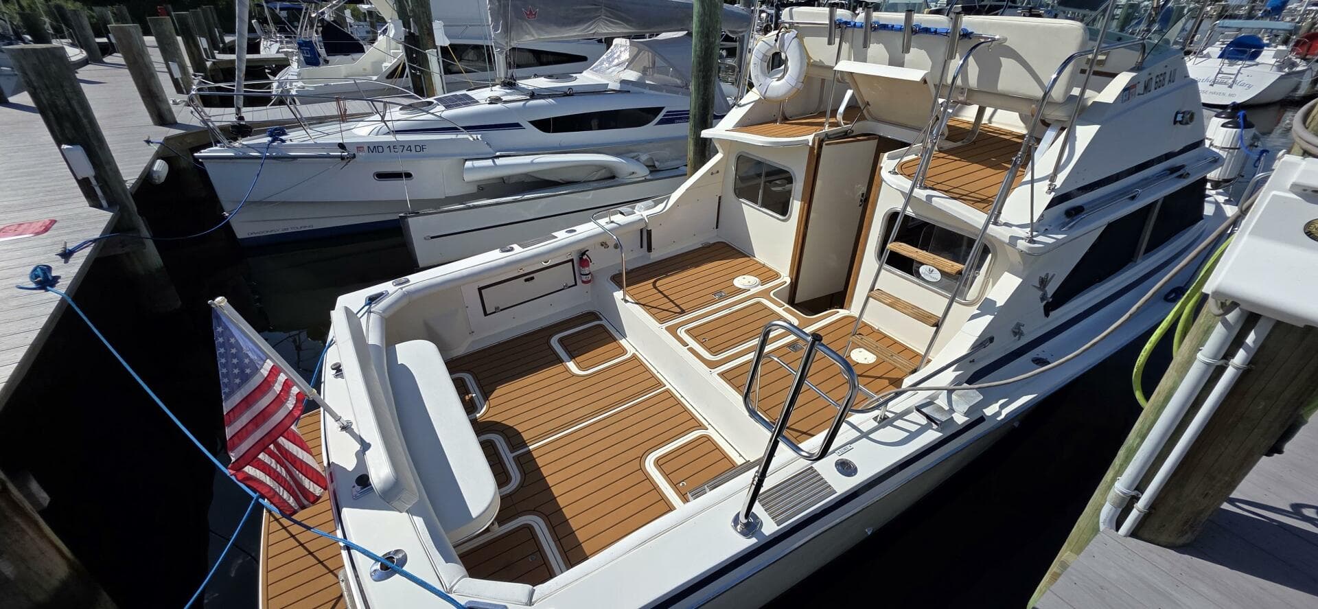 1983 Bertram 28 Flybridge — photo 4