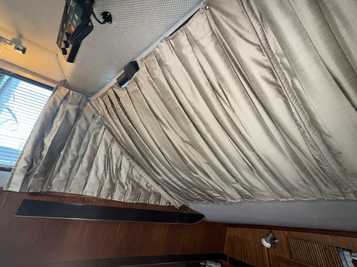 1988 Sea Ray 415 — photo 89