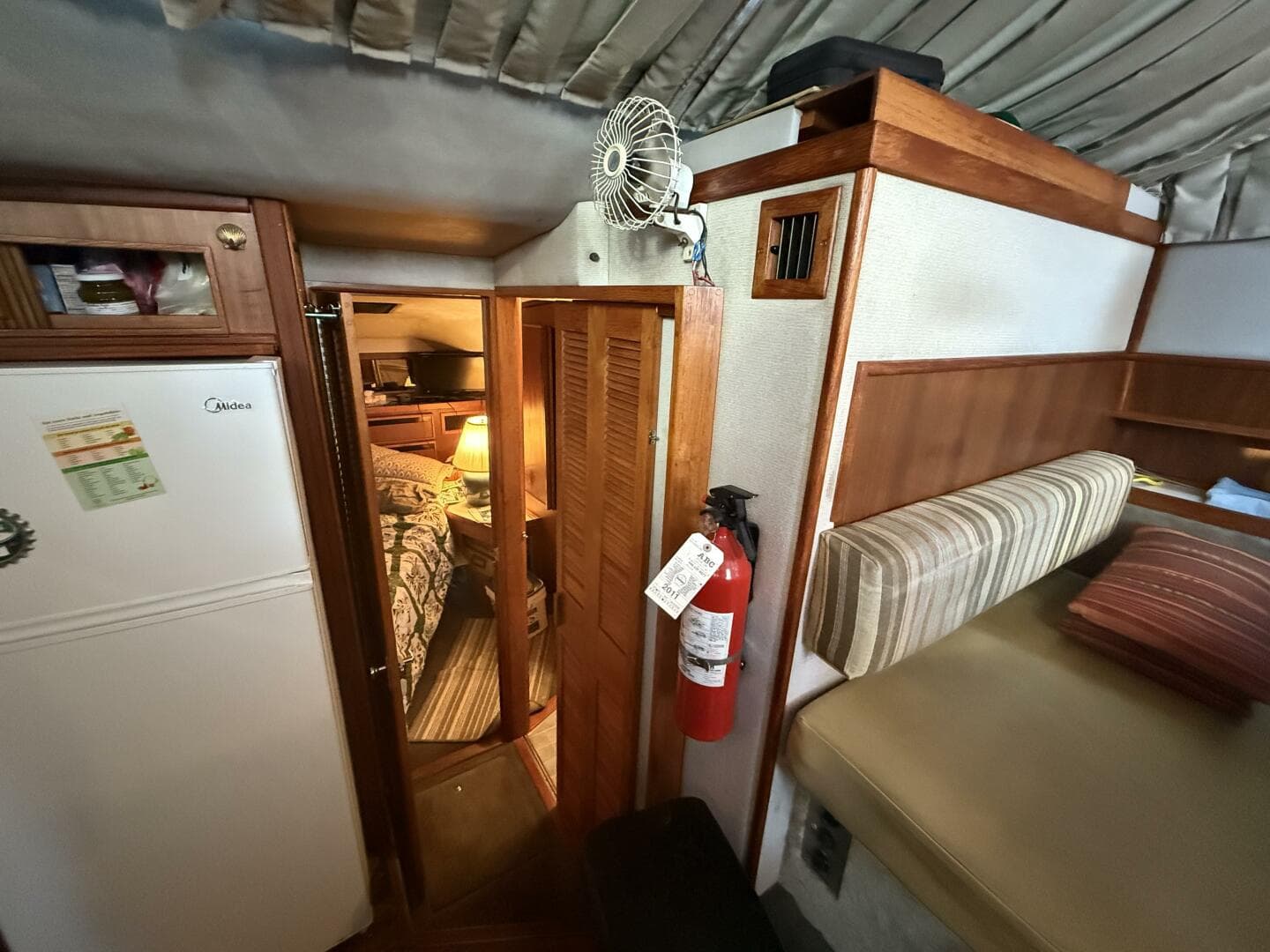 1988 Sea Ray 415 — photo 82