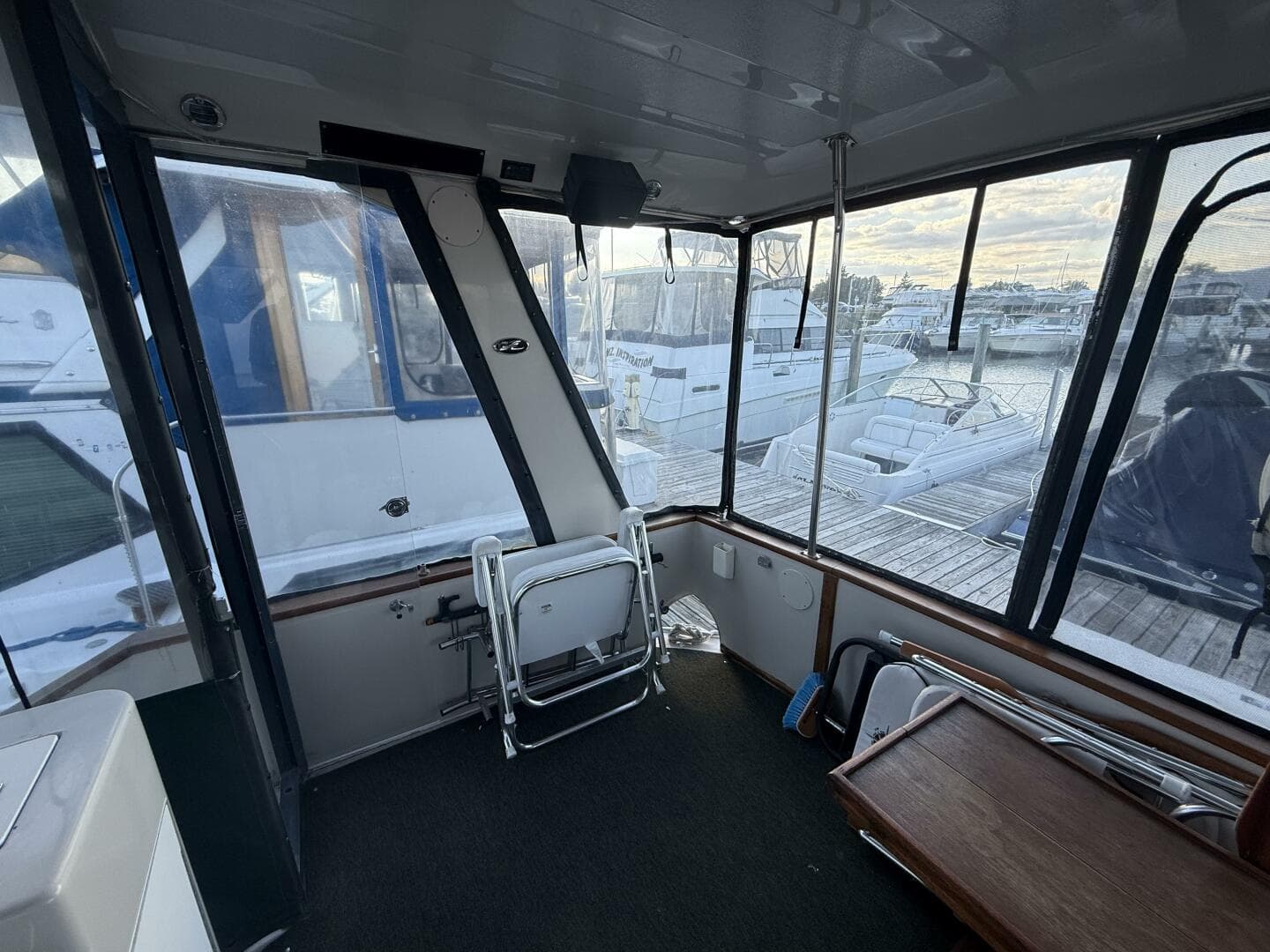 1988 Sea Ray 415 — photo 37