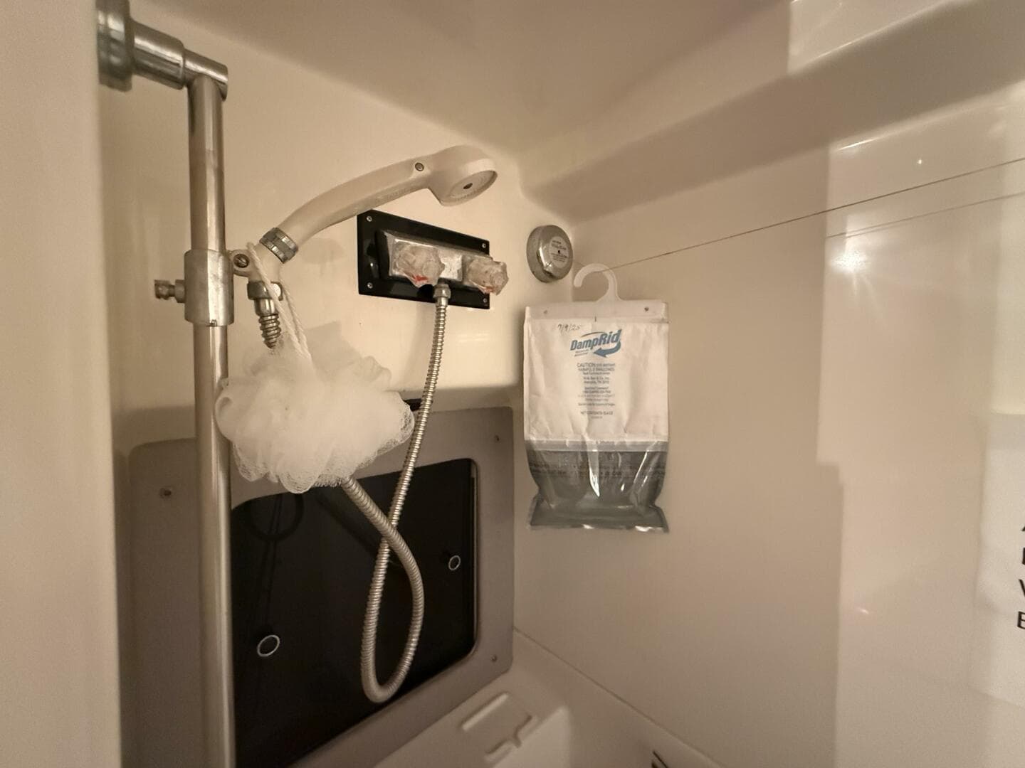 1988 Sea Ray 415 — photo 75