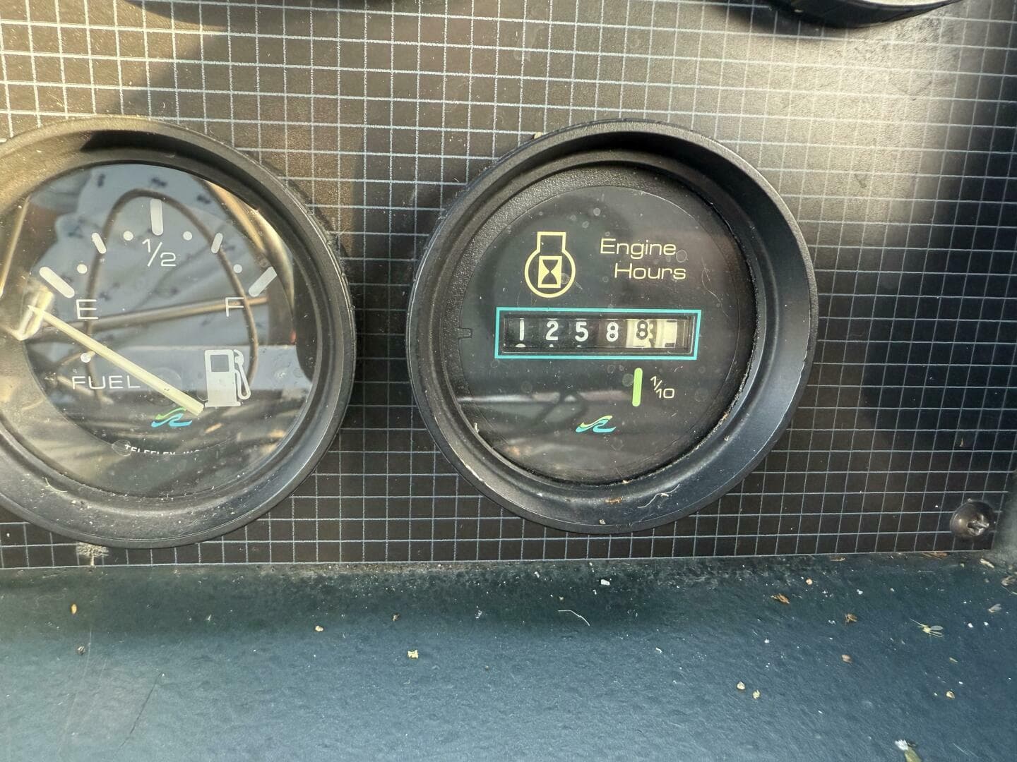 1988 Sea Ray 415 — photo 23