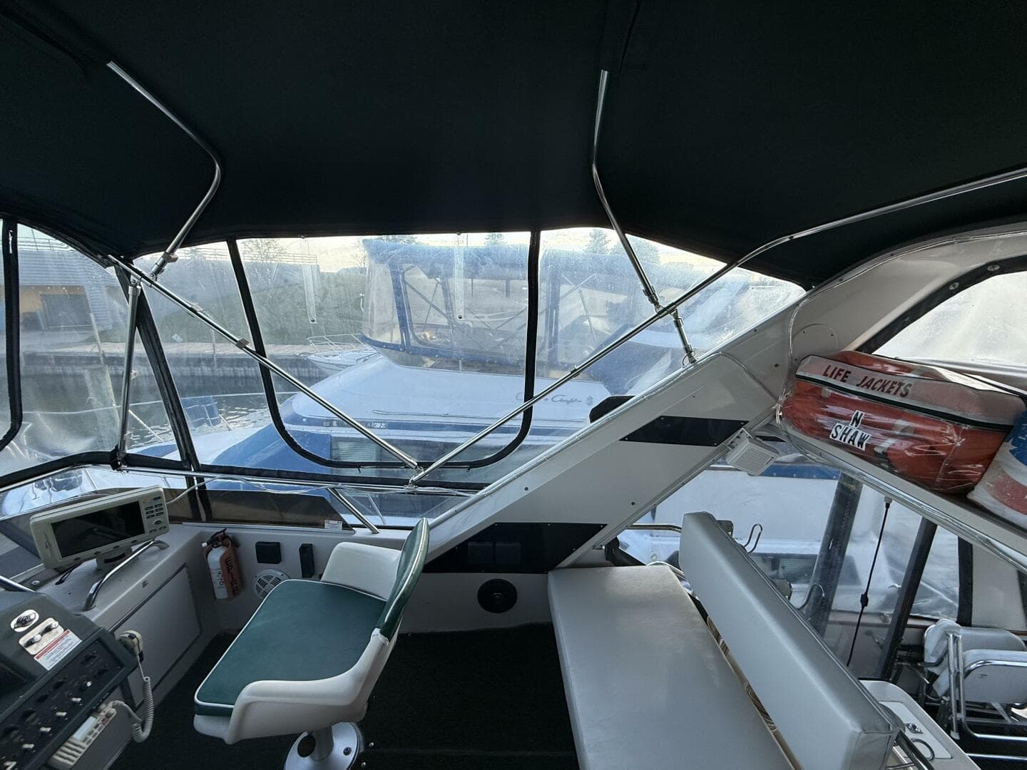 1988 Sea Ray 415 — photo 33