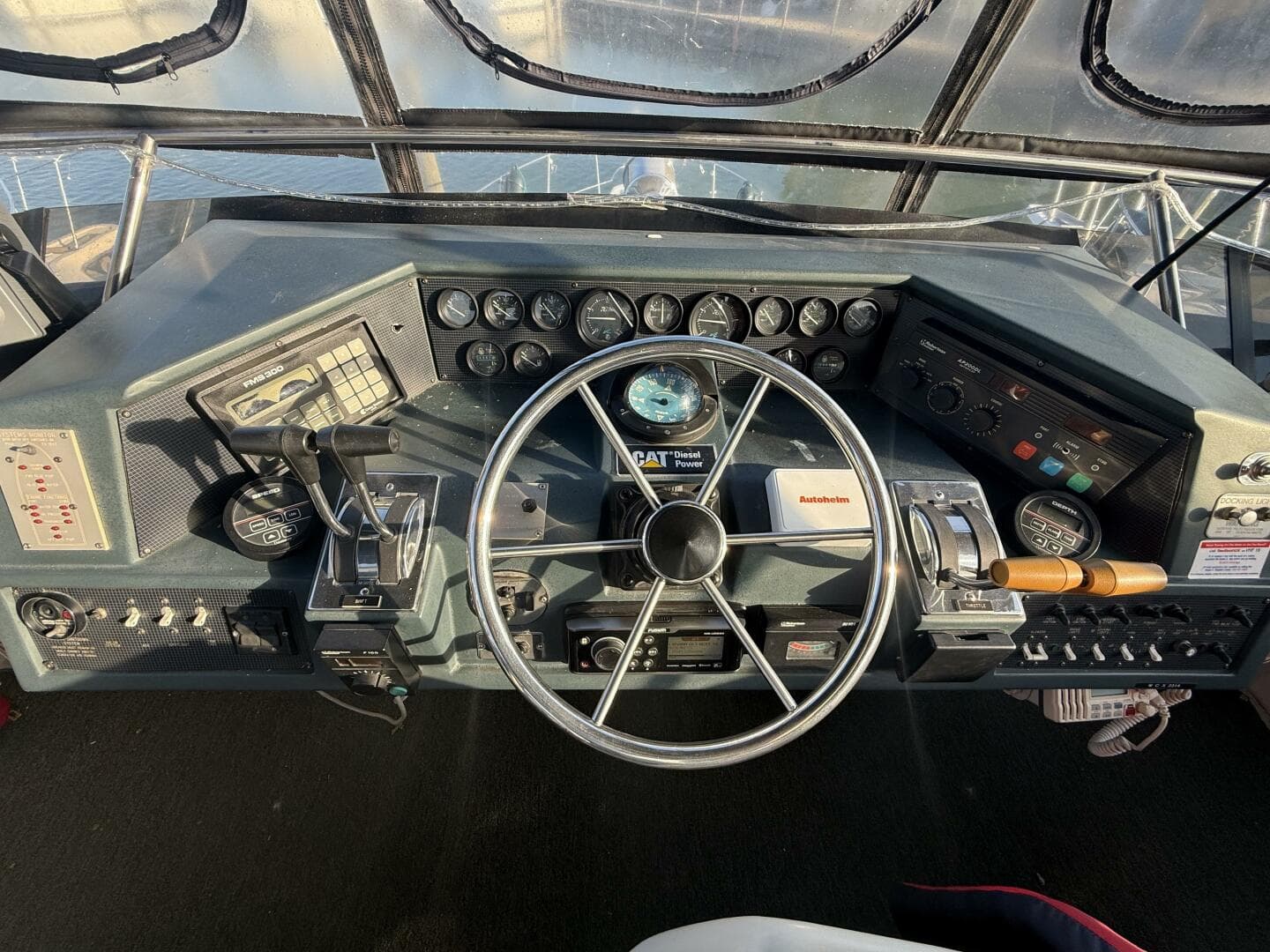 1988 Sea Ray 415 — photo 31