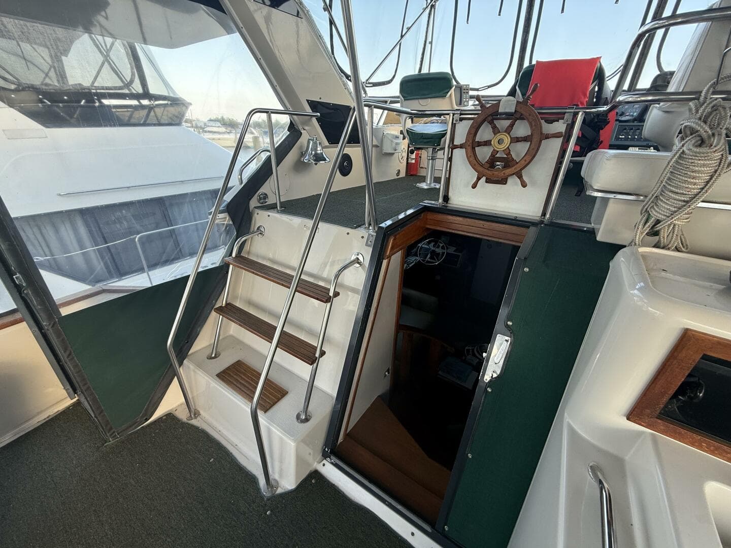 1988 Sea Ray 415 — photo 35