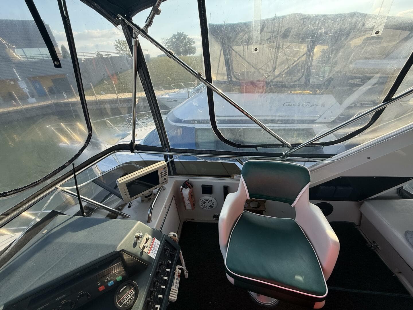 1988 Sea Ray 415 — photo 26