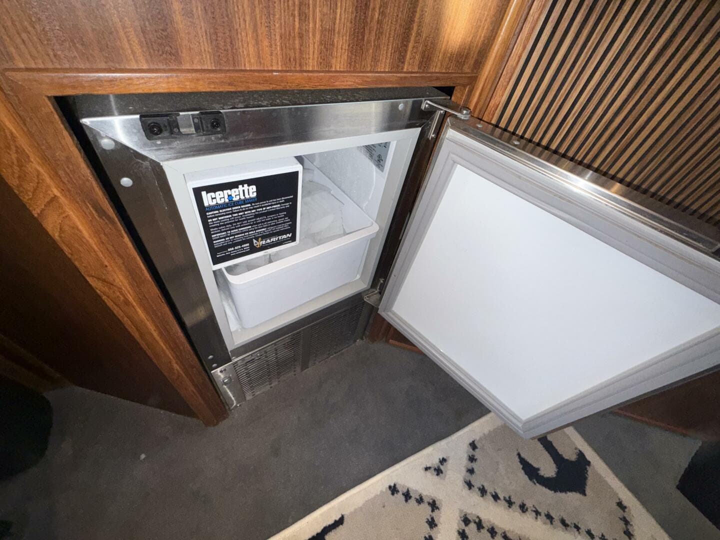 1988 Sea Ray 415 — photo 64