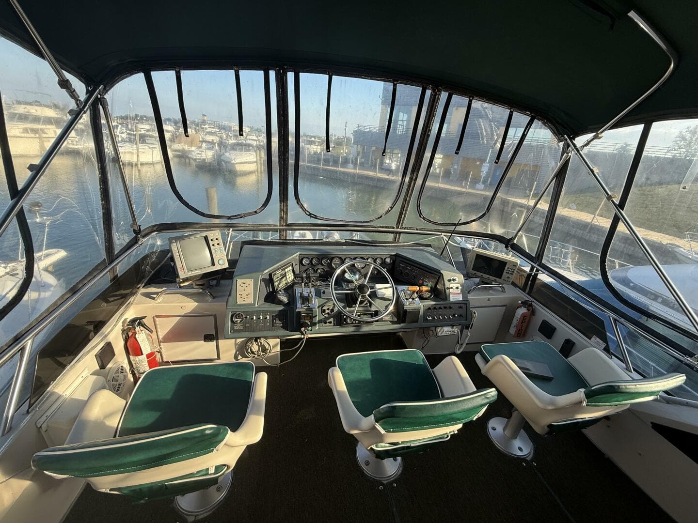 1988 Sea Ray 415 — photo 40