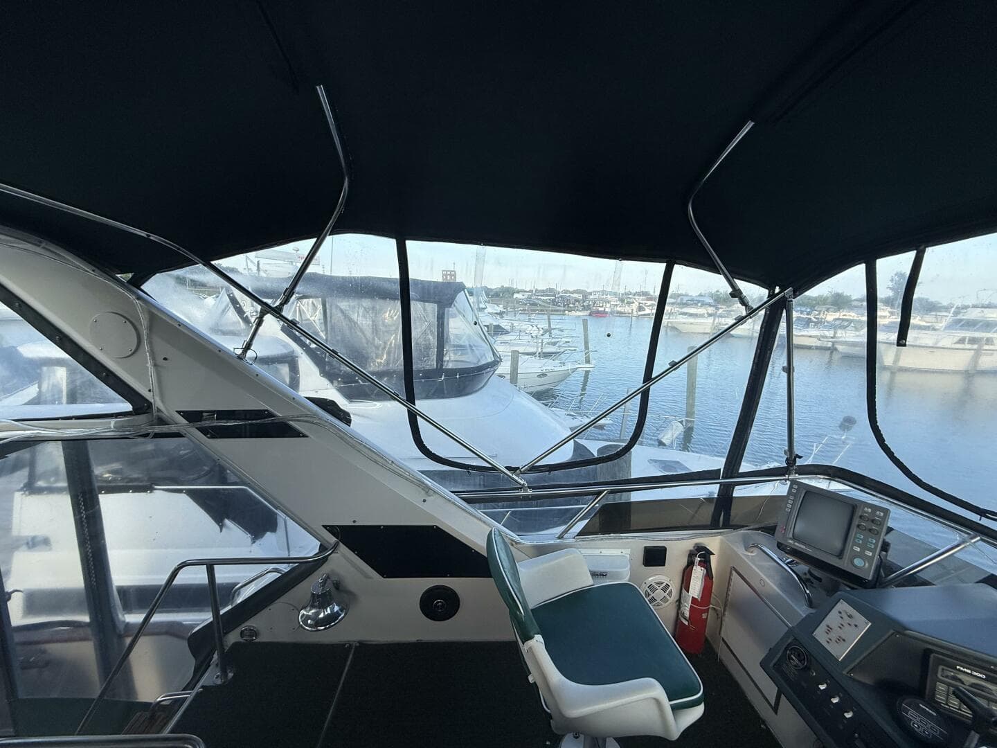 1988 Sea Ray 415 — photo 36