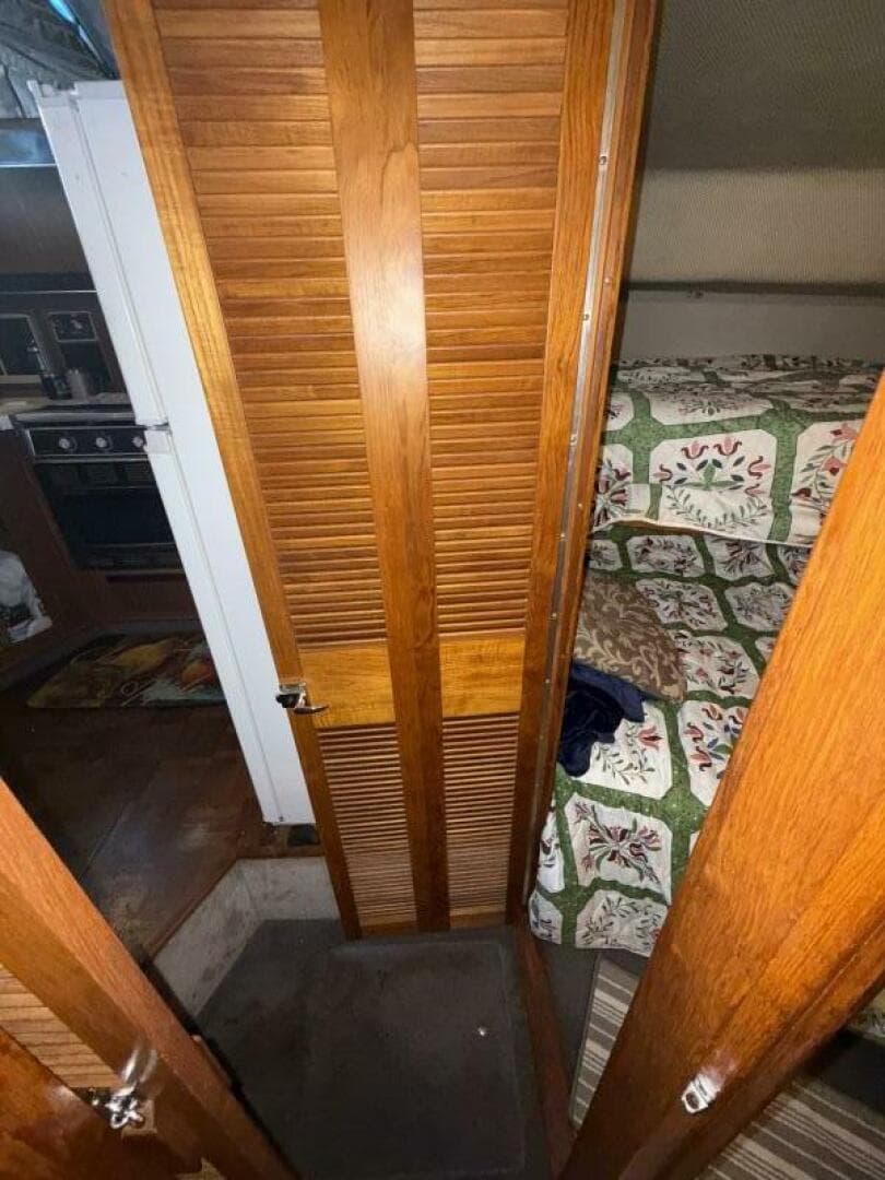 1988 Sea Ray 415 — photo 86