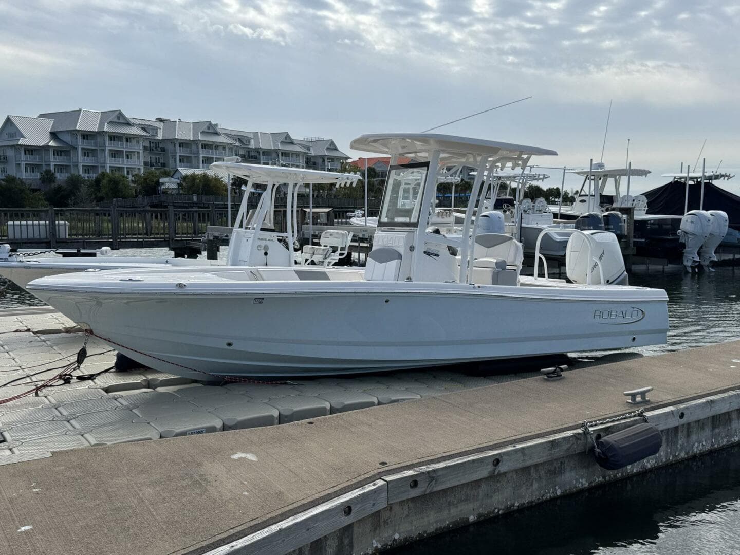 2021 Robalo 246 Cayman — photo 1