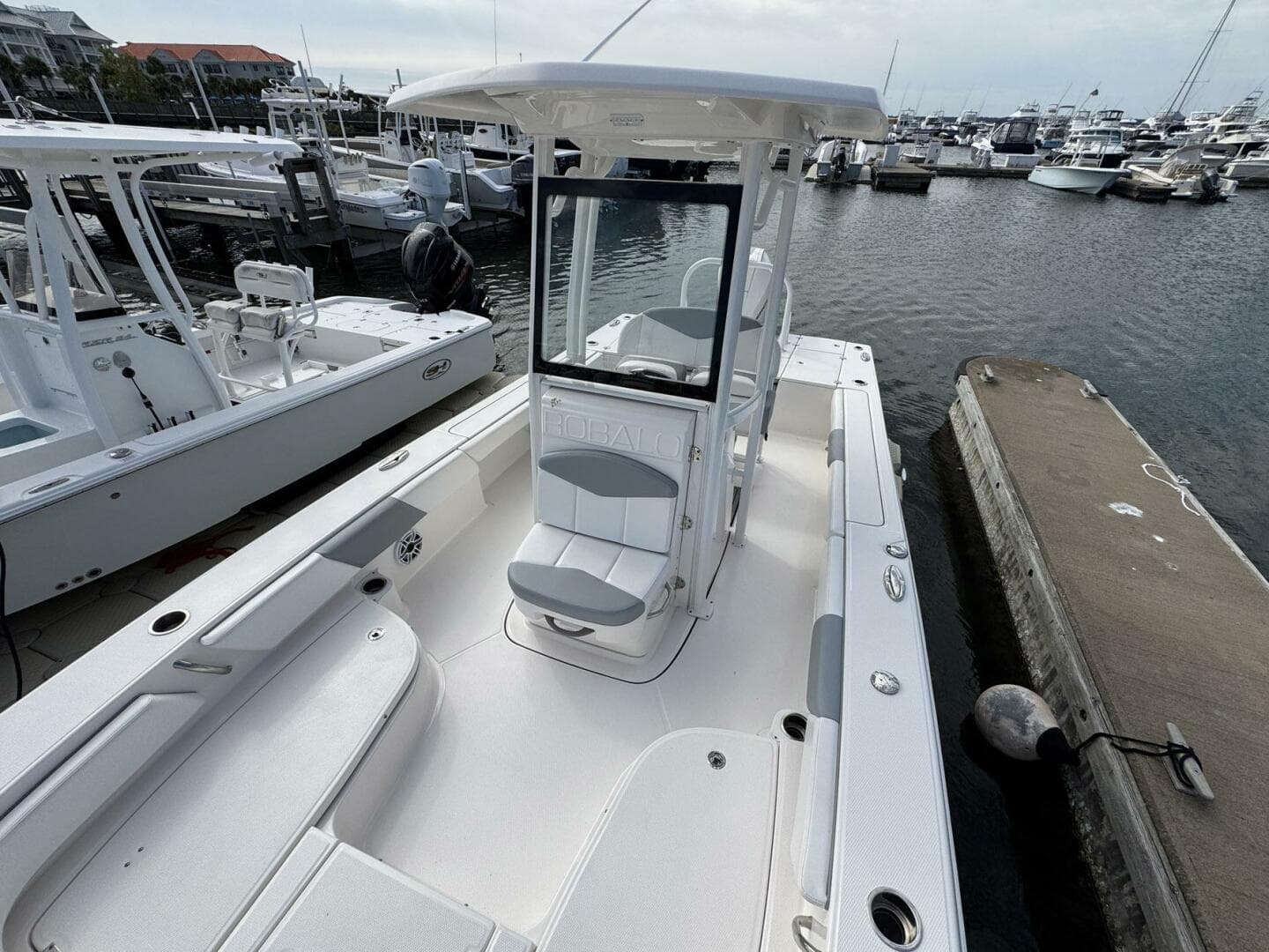 2021 Robalo 246 Cayman — photo 8