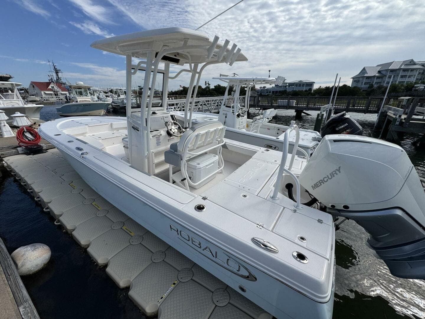 2021 Robalo 246 Cayman — photo 13