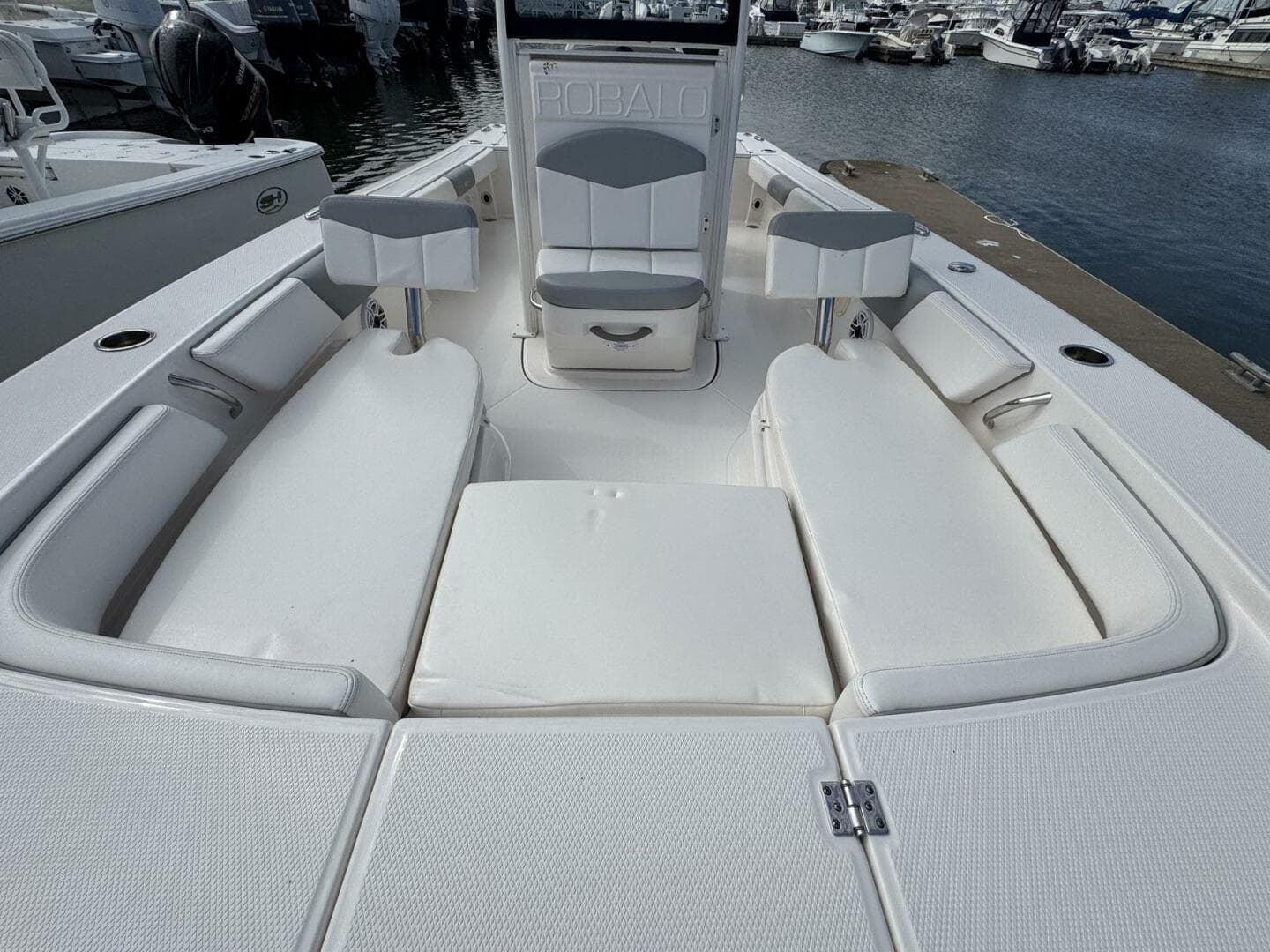 2021 Robalo 246 Cayman — photo 11