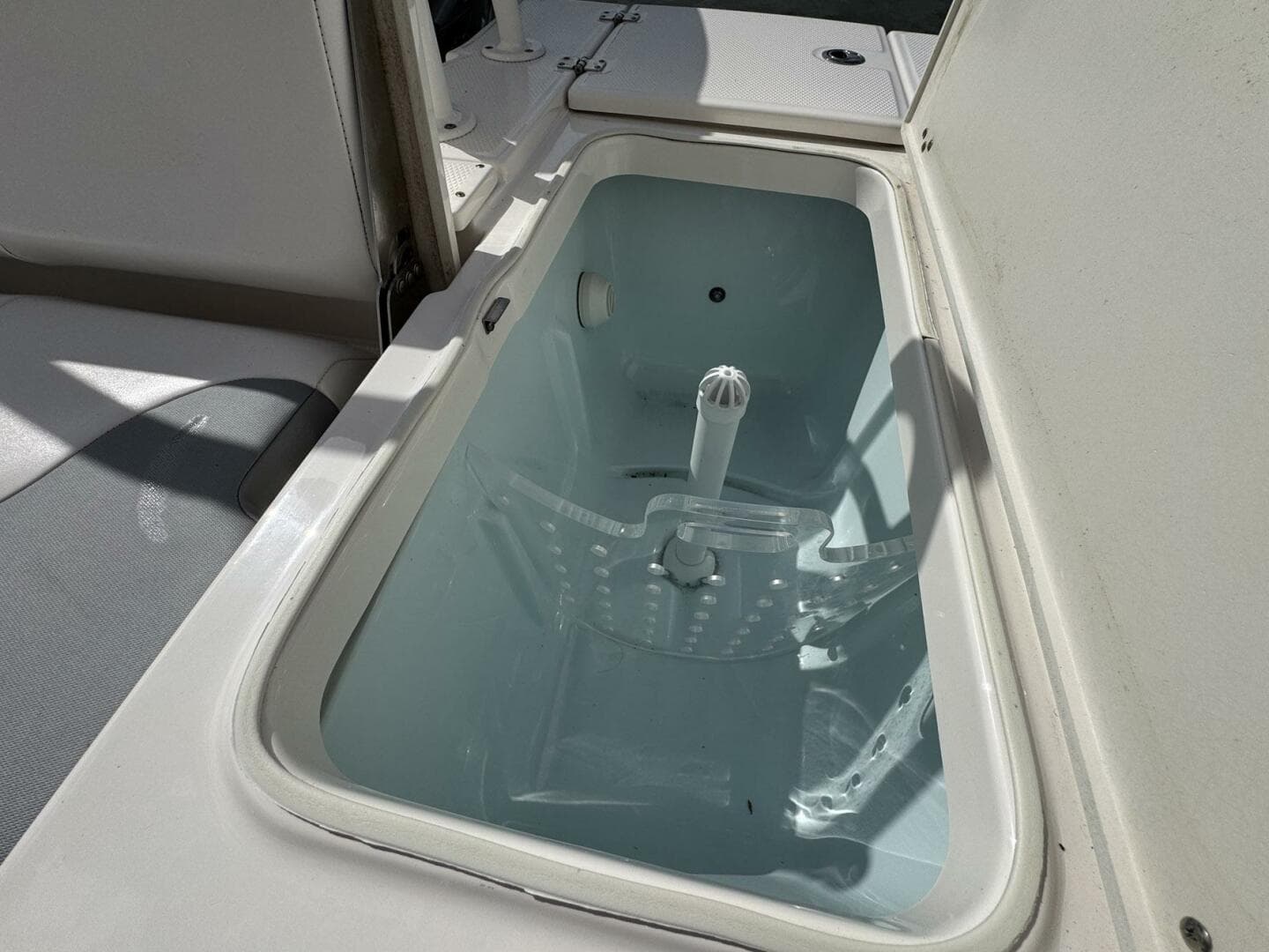 2021 Robalo 246 Cayman — photo 27