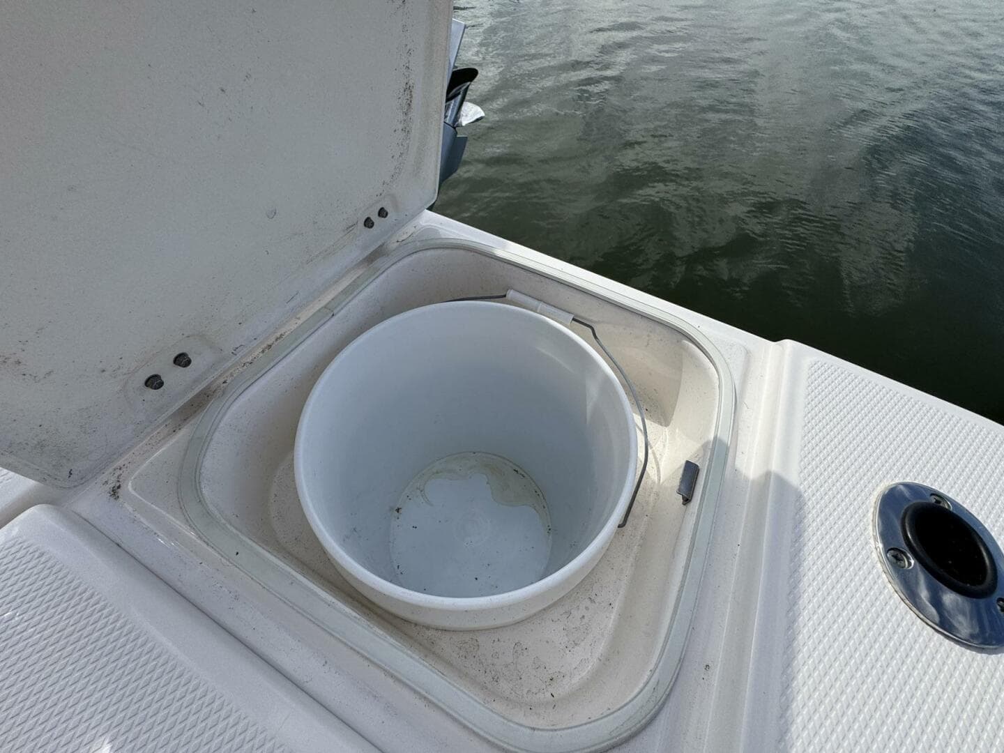 2021 Robalo 246 Cayman — photo 28