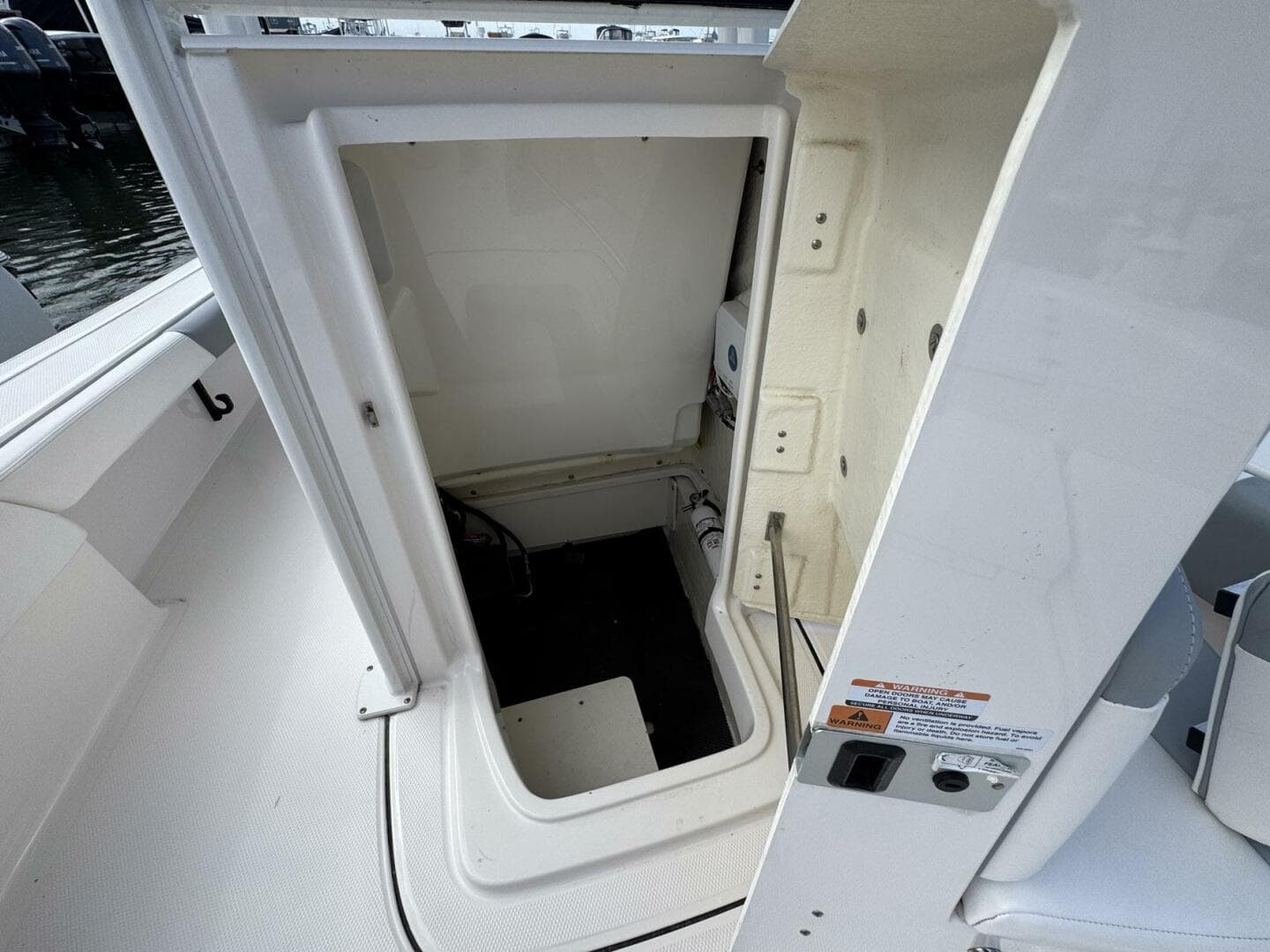 2021 Robalo 246 Cayman — photo 17
