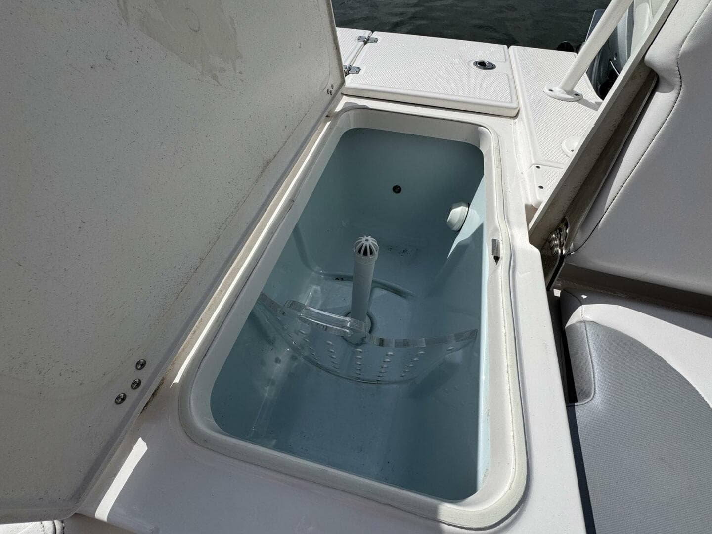 2021 Robalo 246 Cayman — photo 26