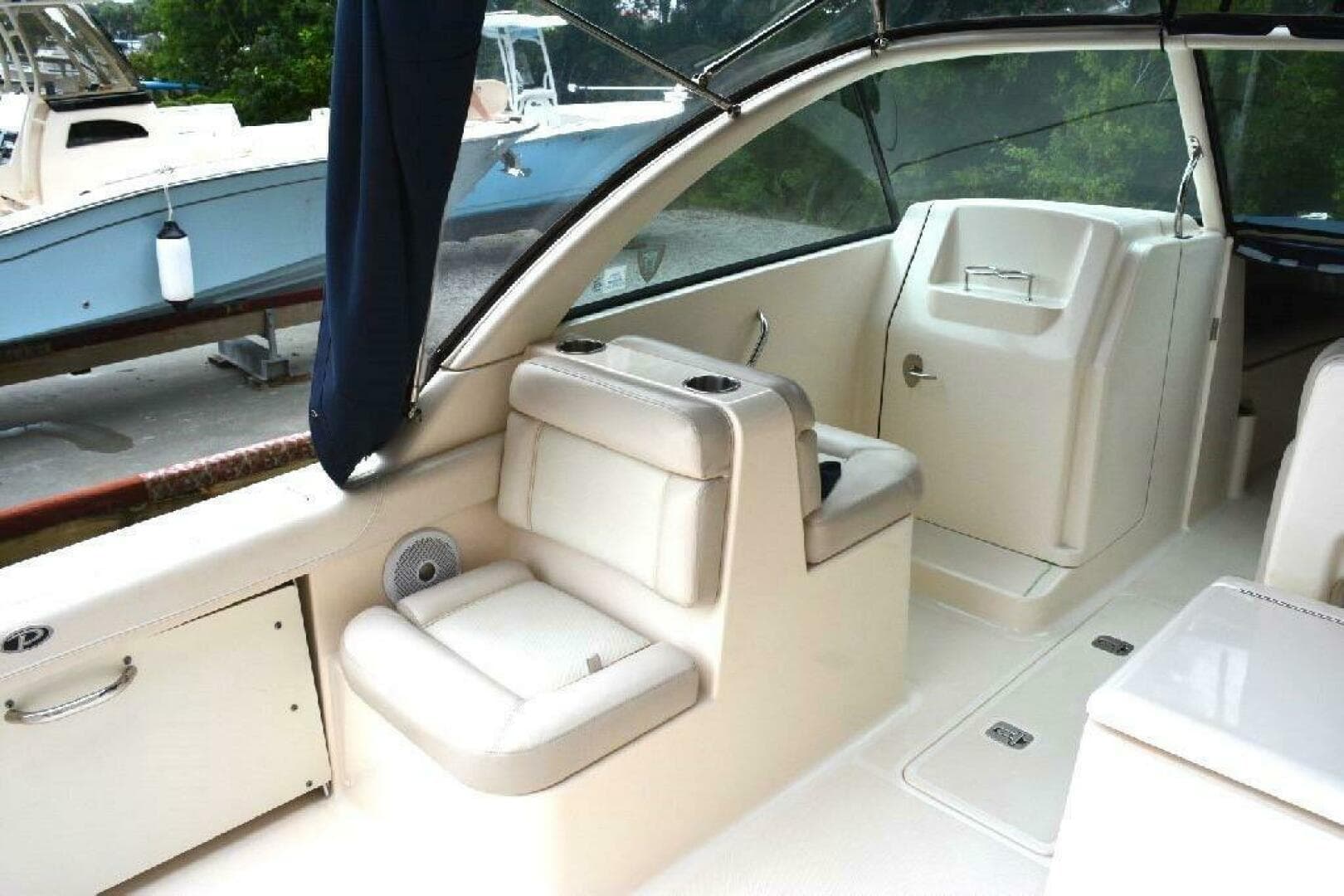 2011 Pursuit DC 265 Dual Console — photo 13