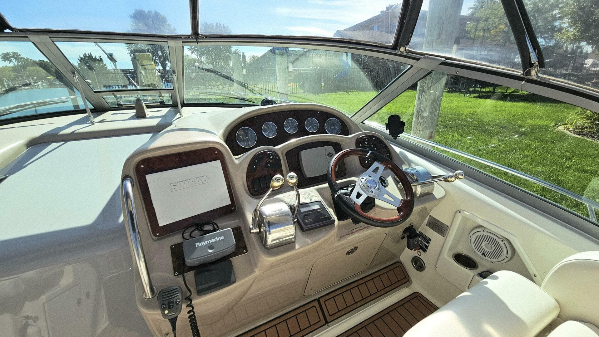 2003 Sea Ray 340 Sundancer — photo 17